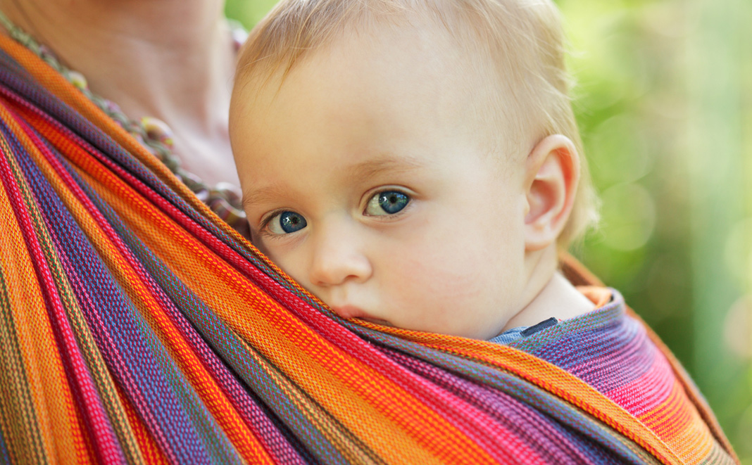 Das Babytragetuch: vielseitig, praktisch und gesund 