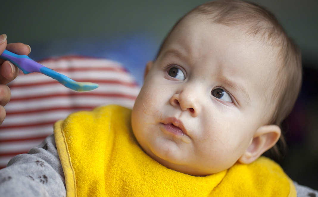 Mit diesen 6 Tricks klappt das Baby füttern besser