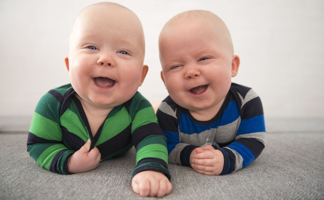 9 Tipps für Eltern, die Zwillinge erwarten