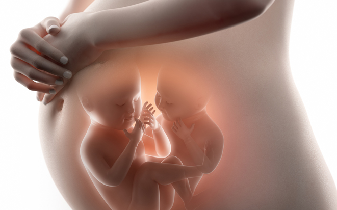 Bei einer Mehrlingsschwangerschaft können Komplikationen auftreten.