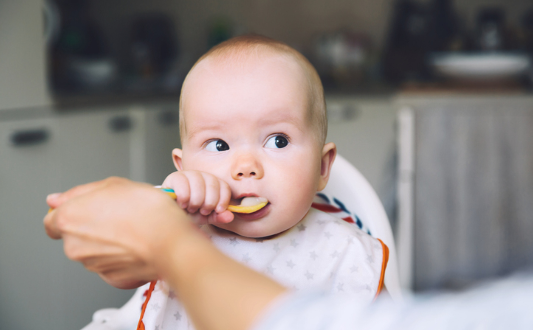 Versteckter Zucker in Babynahrung: Darauf sollten Sie achten